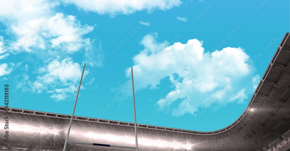 空荡荡的橄榄球场，蓝天白云上的灯光