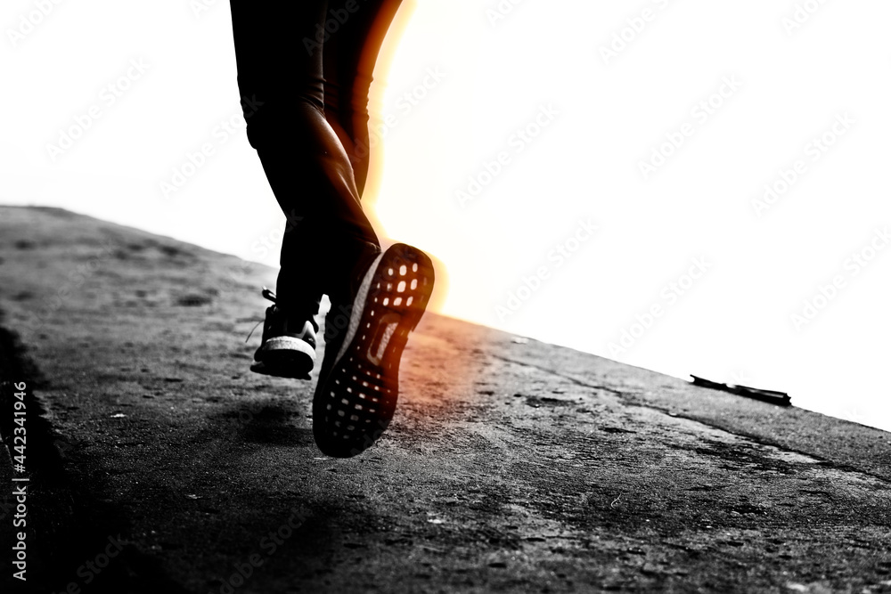 跑步时鞋子的特写