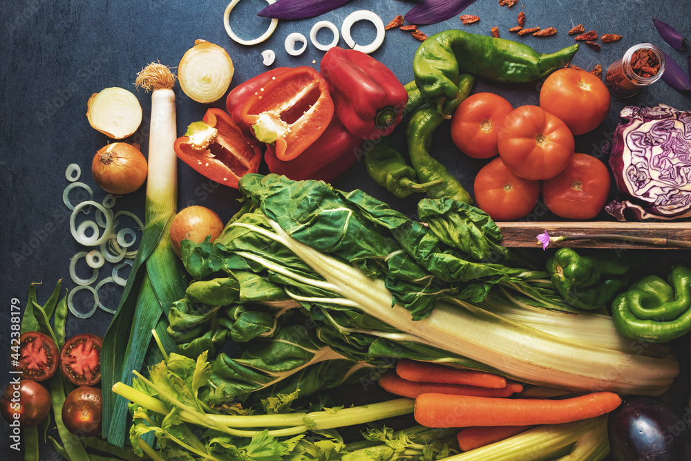 Fondo de comida vegetariana y concepto de recetas de cocina. Alimentos saludables. Colección de verd