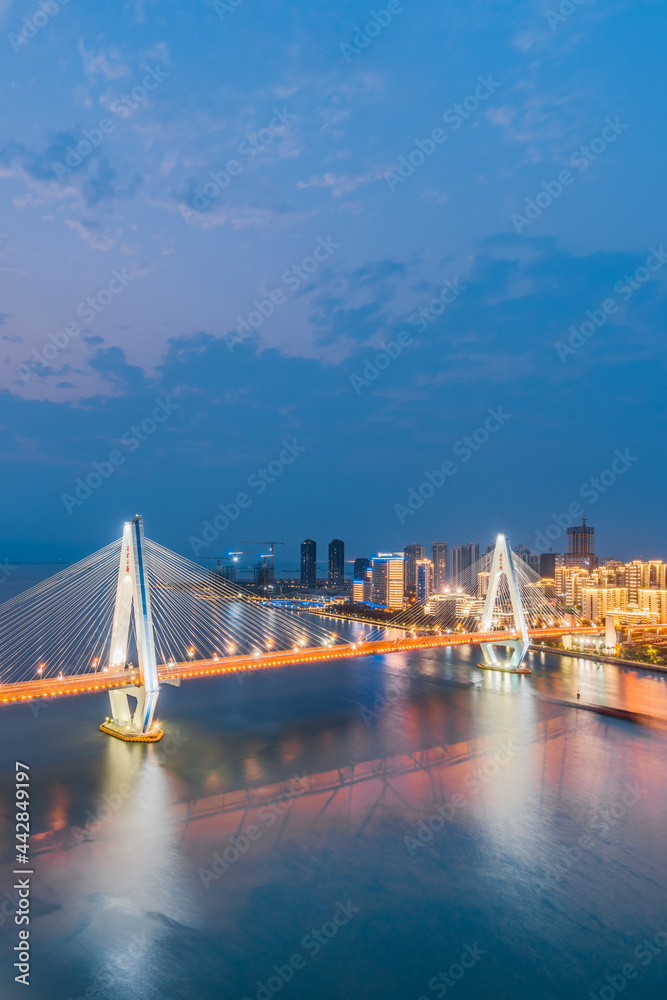 中国海南省海口市海淀河世纪大桥夜景