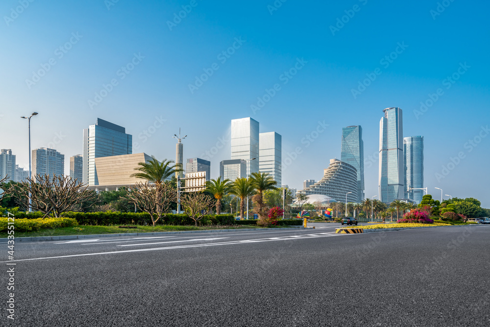 中央商务区、道路和摩天大楼，中国厦门。