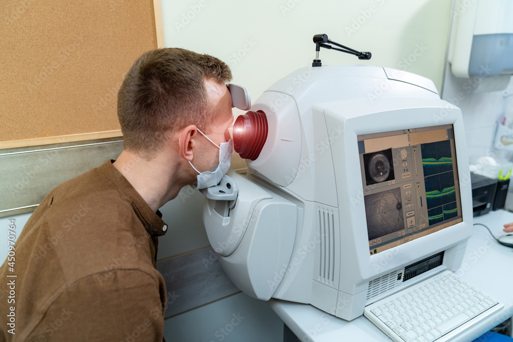 现代医院专业眼科诊断。眼科检测设备。