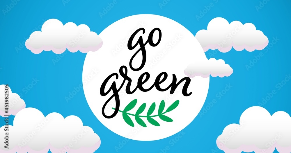 蓝天白云上的绿色文字和树叶标志的构图