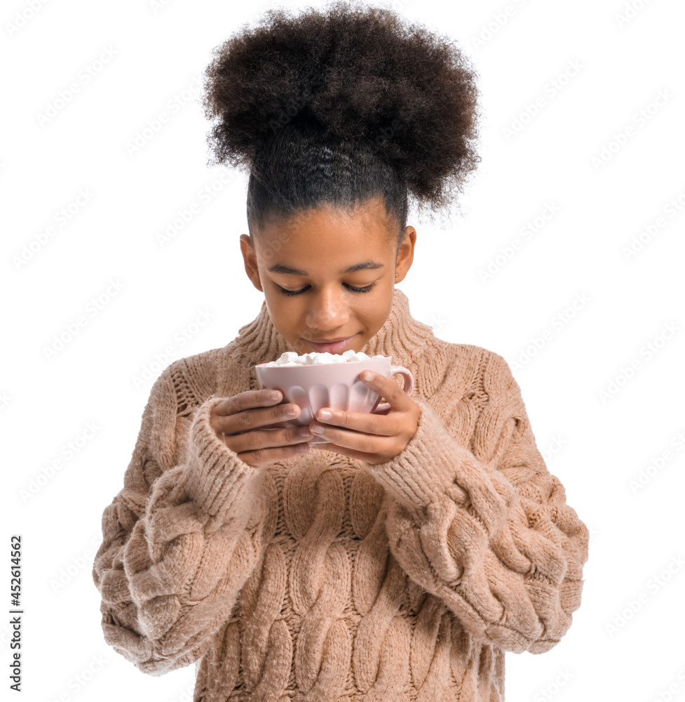 非裔美国少女，白底配一杯热可可