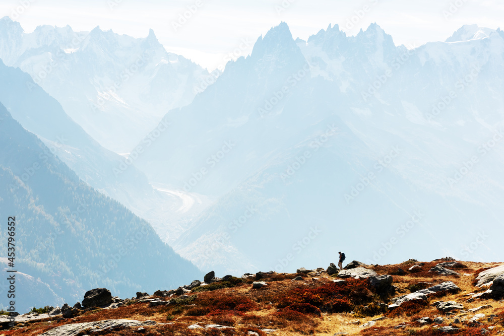 比安科山山脉的壮丽景色，背景是蒙布兰。自然山谷