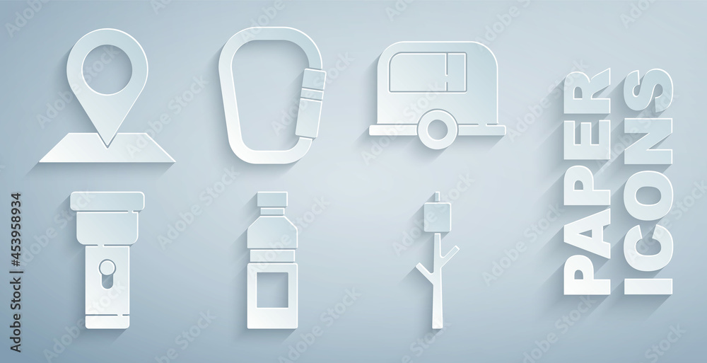 一瓶水，房车露营拖车，手电筒，棉花糖棒，钩环和位置ic
