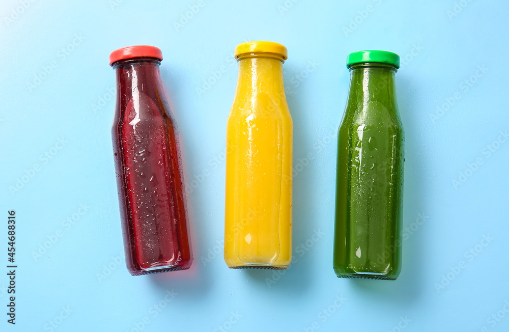 彩色背景健康果汁瓶