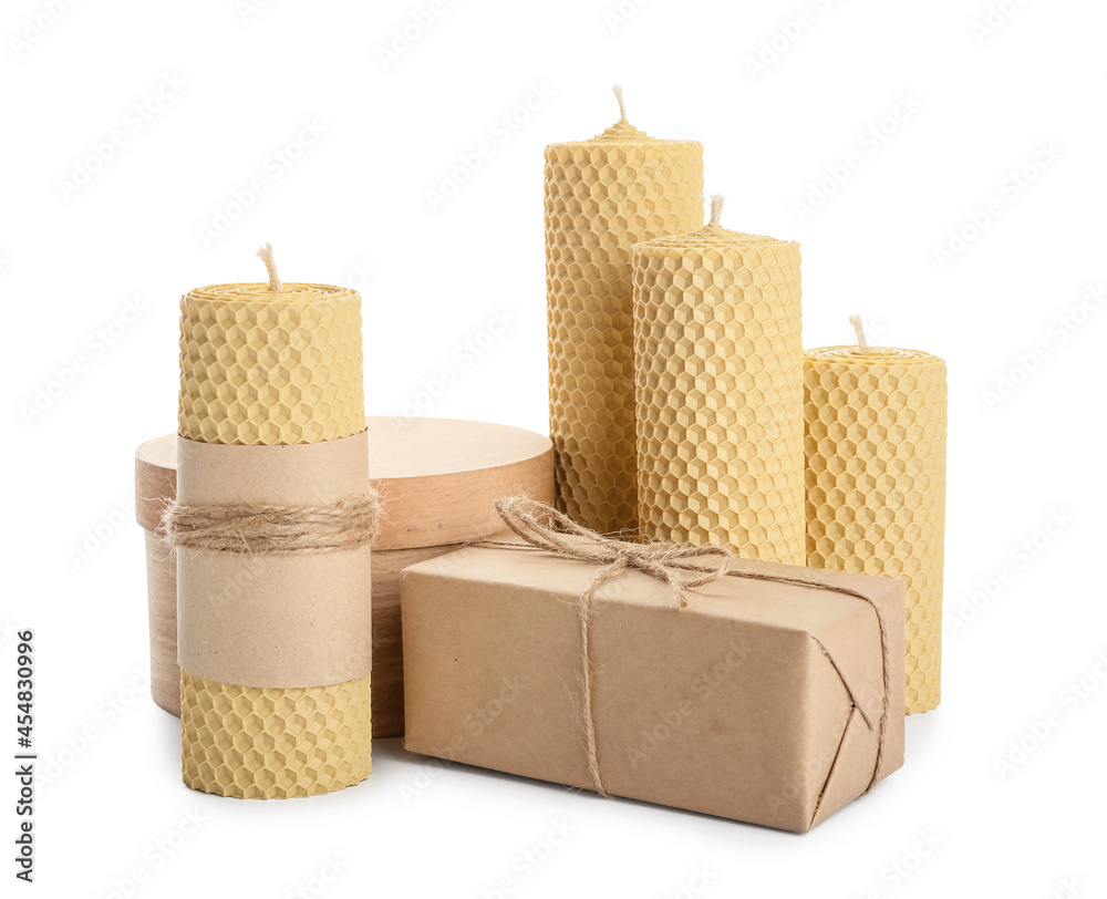 白底蜡蜡烛和礼盒