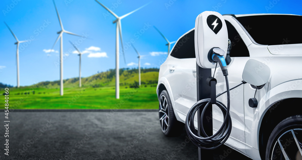 可再生能源生产的绿色可持续能源概念中的电动汽车充电站