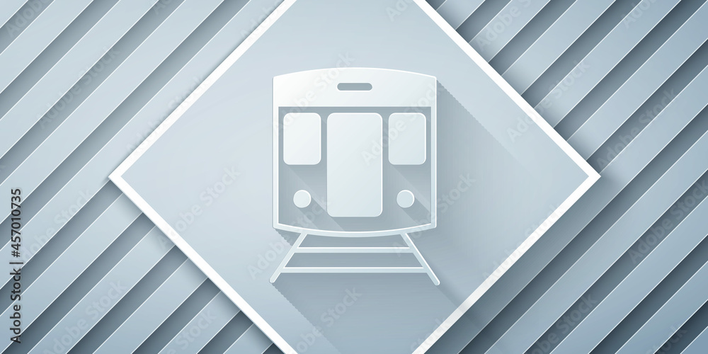 灰色背景上隔离的剪纸火车和铁路图标。公共交通符号。地铁t
