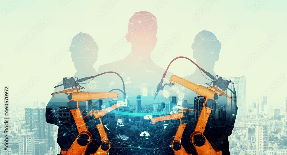 机械化工业机器人手臂和工厂工人双重曝光。机器人技术的概念