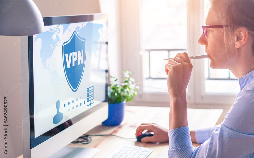 自由职业者在计算机上使用虚拟专用网络技术的VPN安全连接