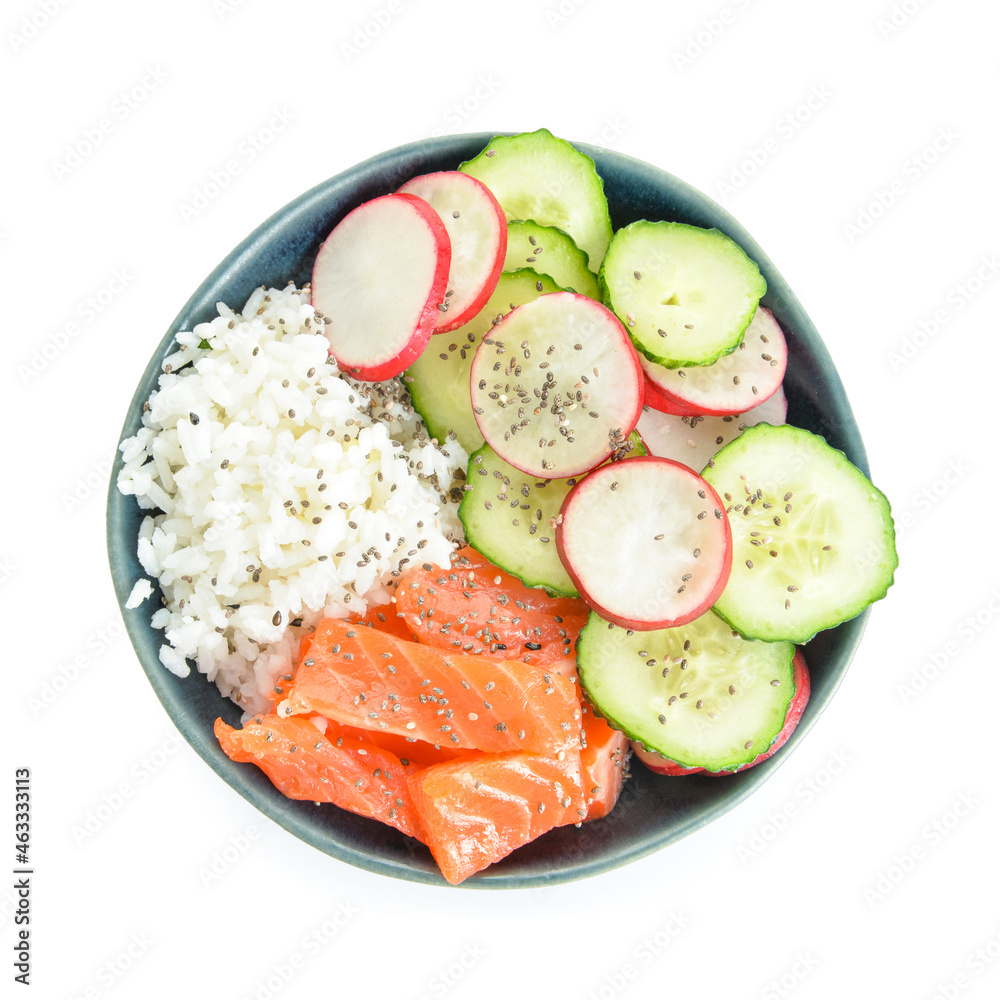 白底米饭、三文鱼和蔬菜的碗