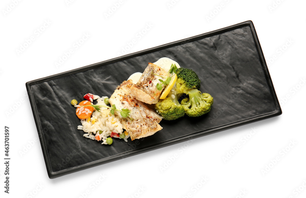 白底健康烤鳕鱼片、米饭和蔬菜
