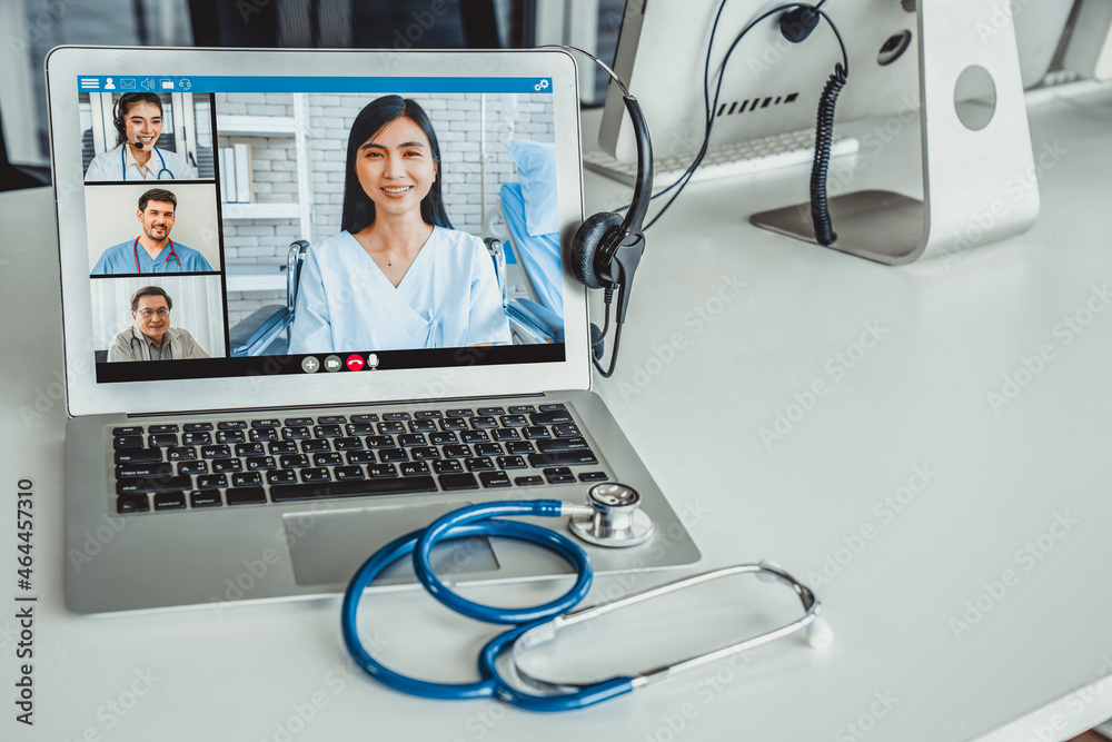 远程医疗服务在线视频通话，让医生通过远程健康车主动与患者聊天