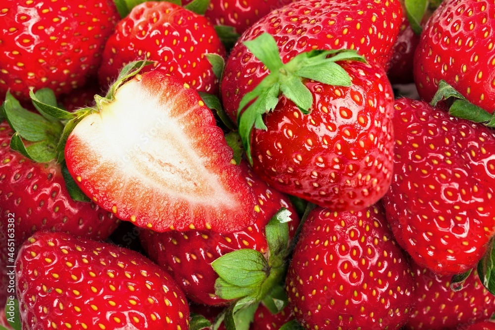 红色成熟甜草莓浆果