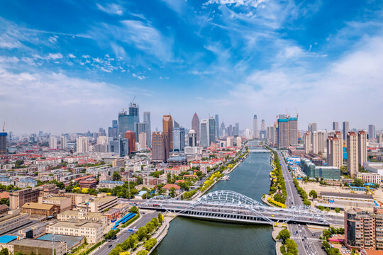 航拍中国天津海河直沽和直沽大桥的城市天际线