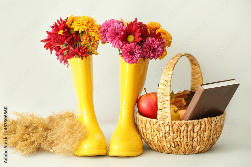 橡胶靴、菊花和白底水果篮子