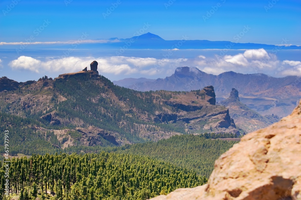 大加那利岛全景。著名的岩石Roque Nublo和特内里费岛拥有最高的pe