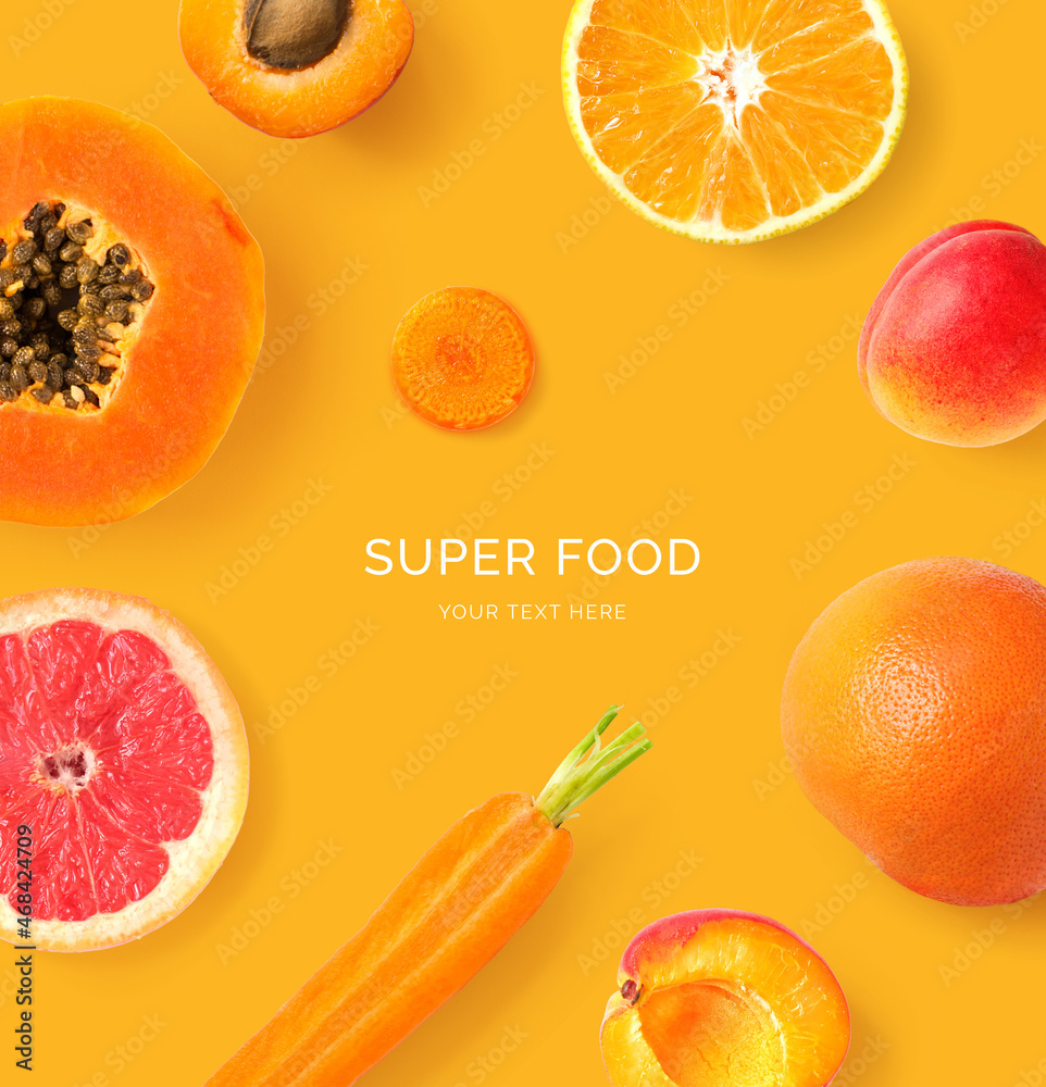 由木瓜、橙子、胡萝卜、葡萄柚和杏子在橙色背景上制成的创意布局。Fl