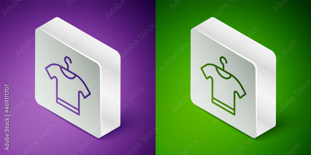 隔离在紫色和绿色背景上的等距线T恤图标。银色方形按钮。矢量