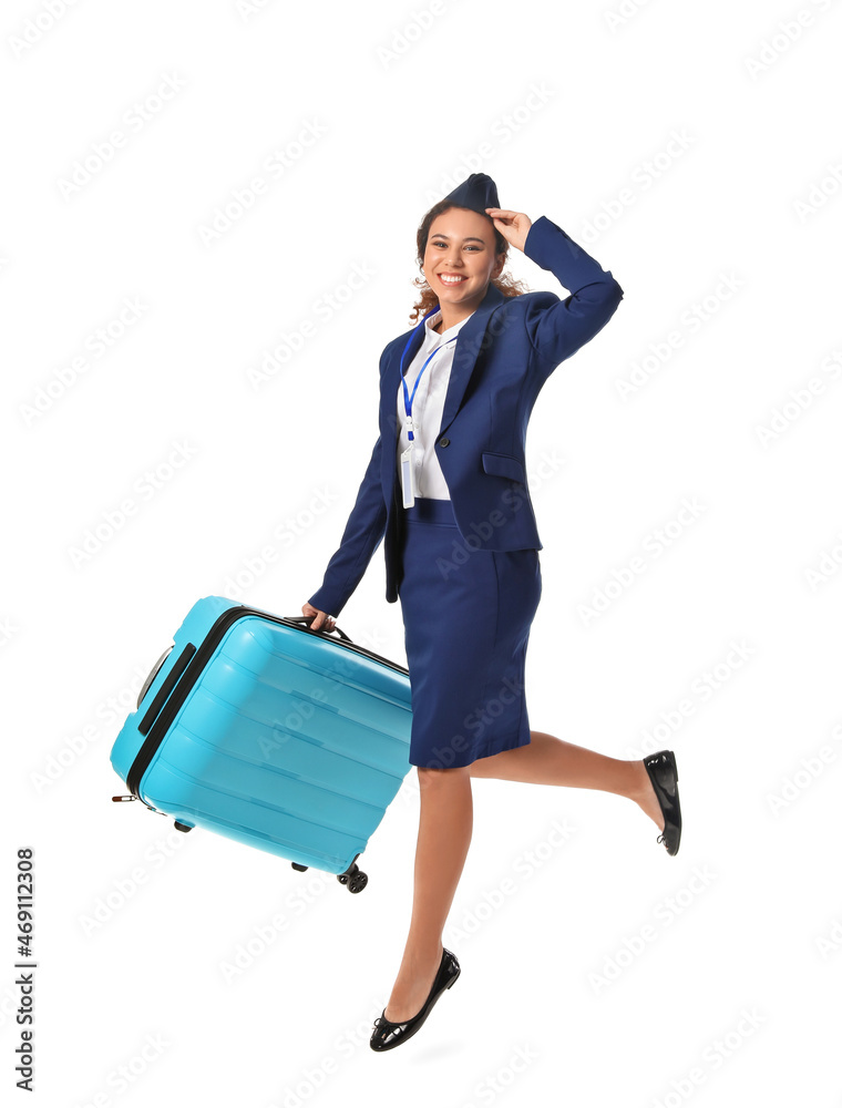 带着白底行李箱跳跃的非裔美国空姐