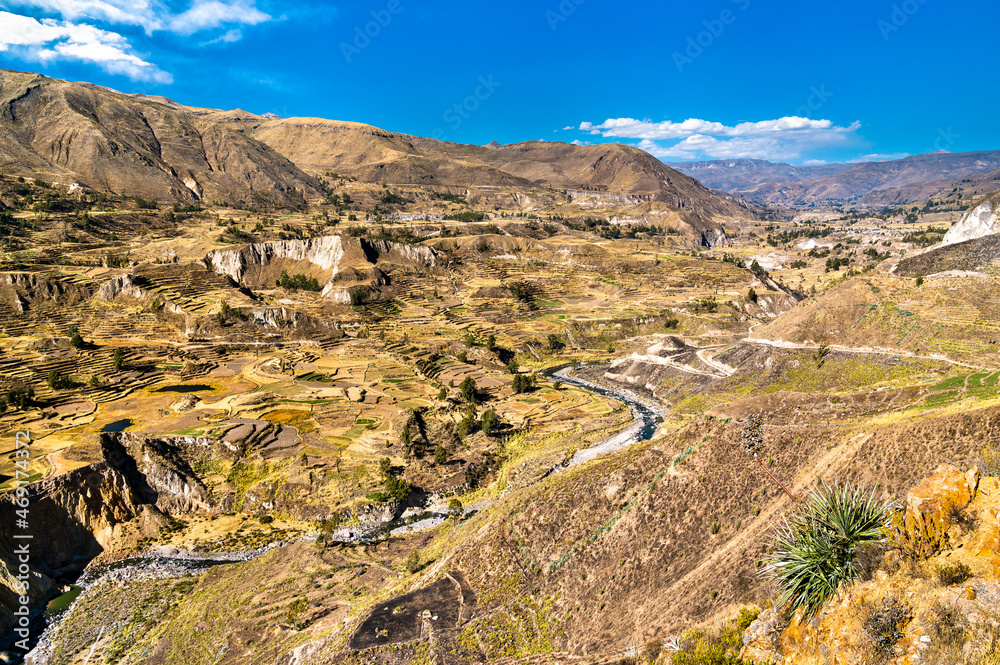 秘鲁科尔卡峡谷的科尔卡河，世界上最深的峡谷之一