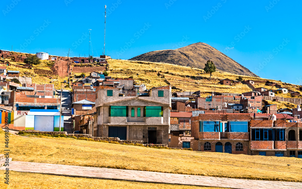 秘鲁喀喀湖附近的朱里镇全景