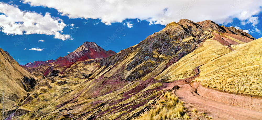 秘鲁库斯科附近的一座新彩虹山Apu Takllo的Pallay Punchu