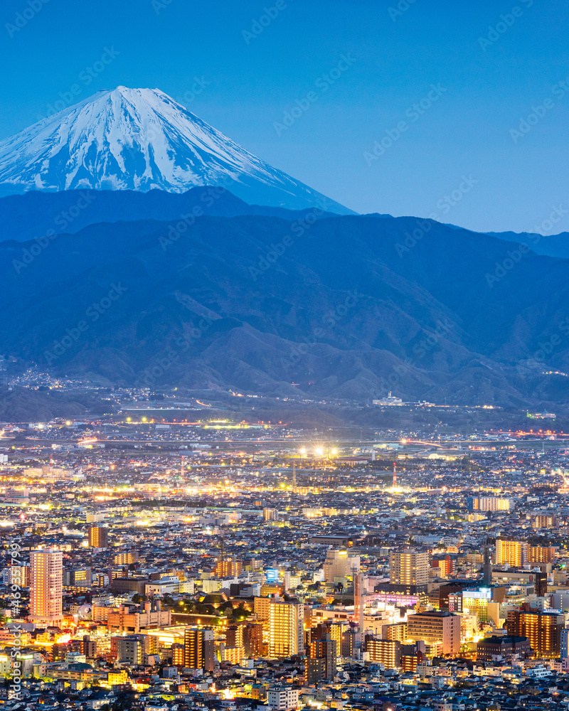 高富，日本与富士山的天际线