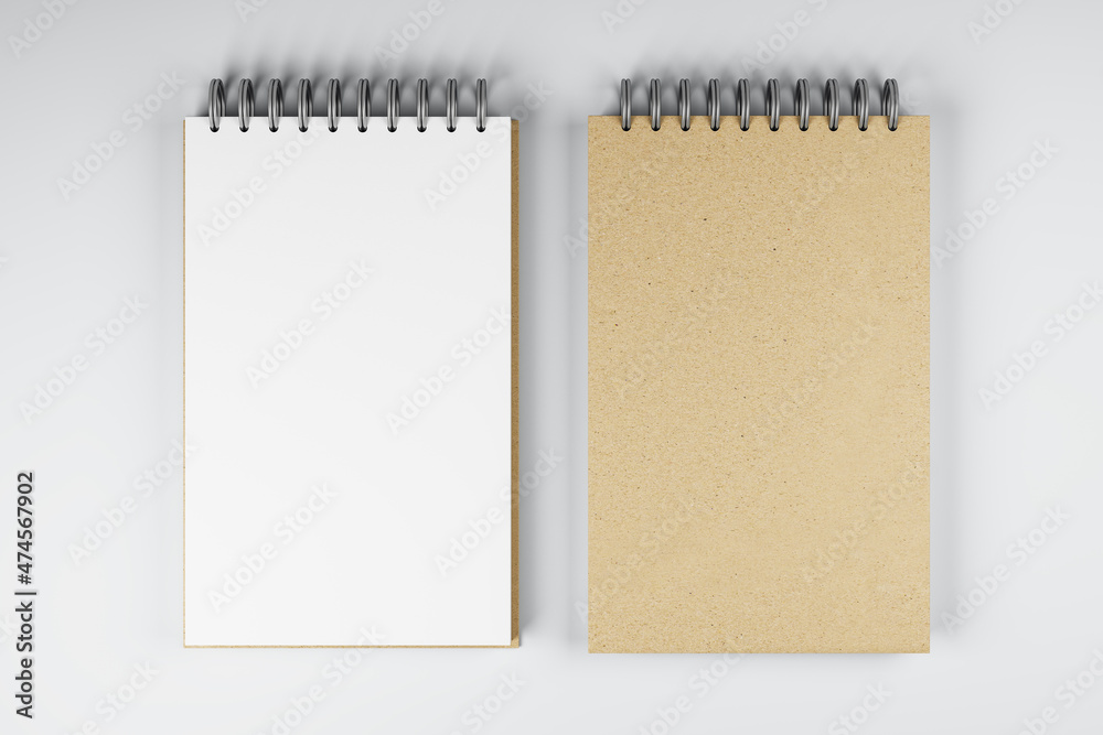 白色桌面背景上两个白色和棕色春季记事本的俯视图和特写。实物模型pl
