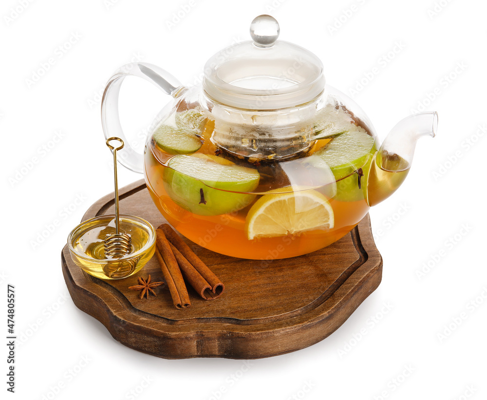 白底水果和肉桂的美味饮料茶壶