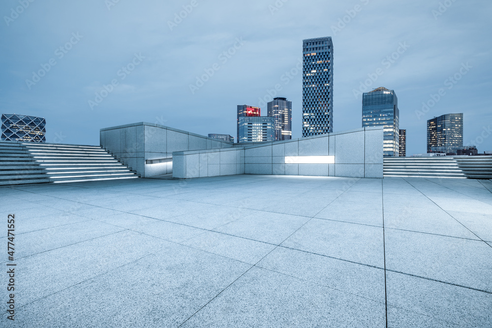近在北京，全景天际线和空置平方层的现代商业办公楼