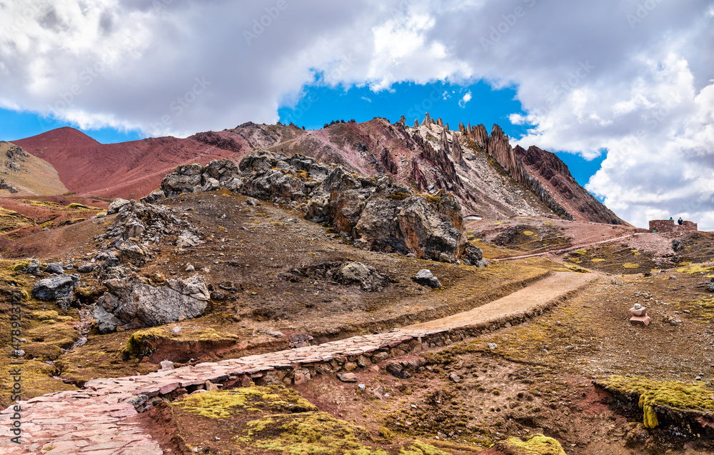 秘鲁库斯科附近Palccoyo彩虹山的徒步小径