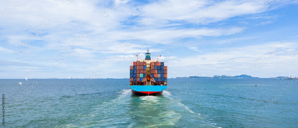 离开工业海港的集装箱船，全球业务进出口，公司业务物流