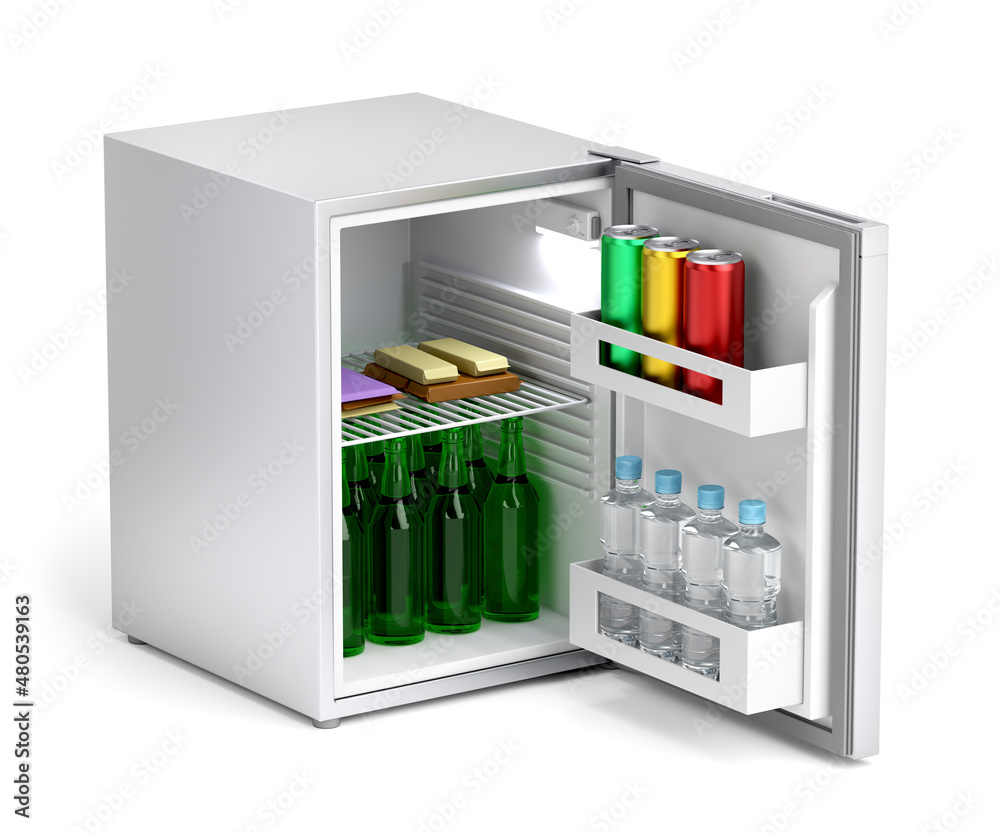 装满饮料和零食的银色迷你吧冰箱