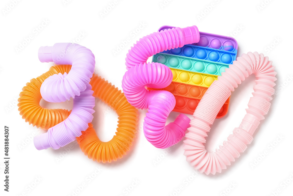彩色Pop Tubes和白色背景上的Pop-it坐立不安玩具