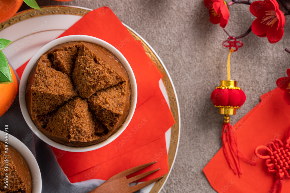 美味的中国蒸海绵蛋糕，名为Fa Gao，是农历新年的传统食物。
