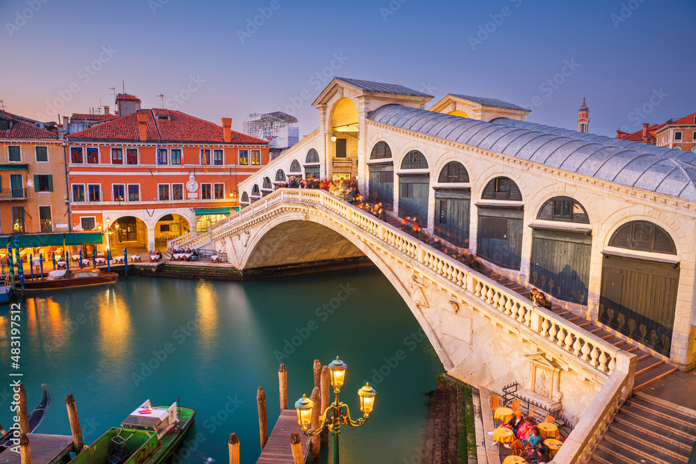意大利威尼斯大运河上的里亚托大桥