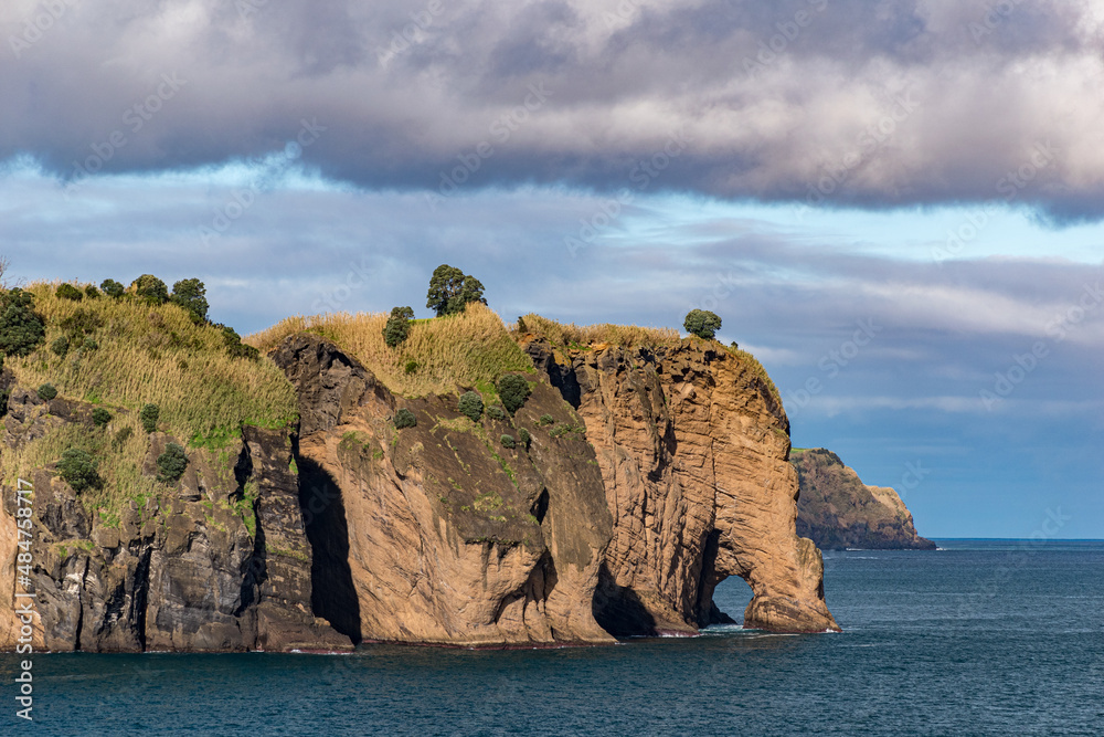 圣米格尔岛的岩石海岸线，具有被称为Tromba do Elefante的特征岩层（A）
1377013443,抽象背景图案时尚印花艺术创意飞溅趋势图案抽象画笔Illu