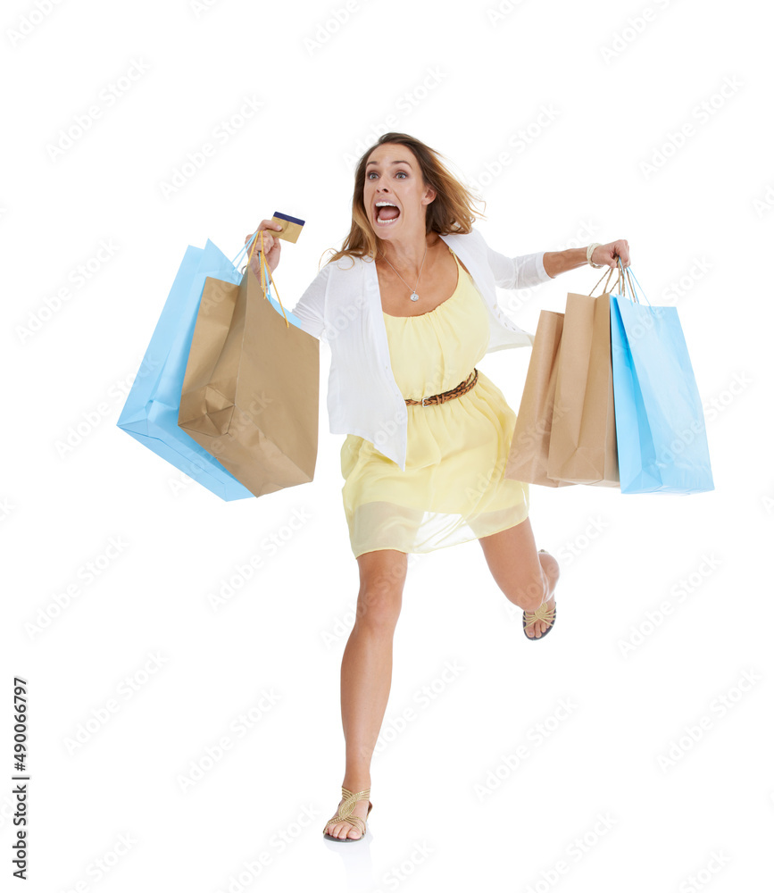 冲动购物。一个疯狂的女人拿着很多购物袋和