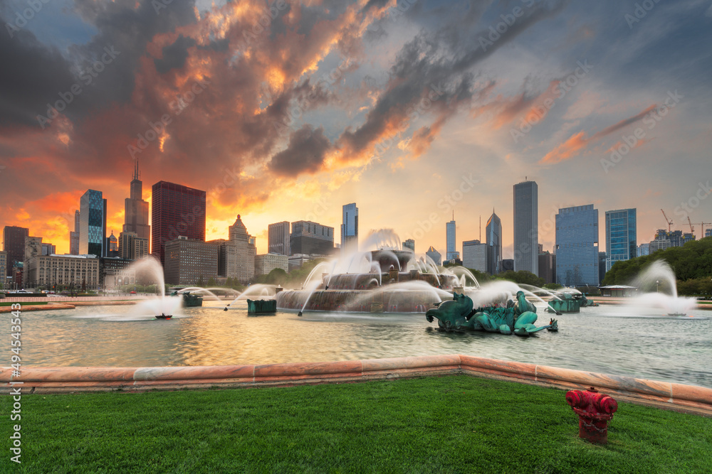 美国伊利诺伊州芝加哥天际线和喷泉