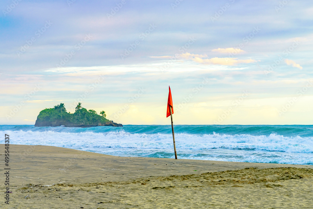 哥斯达黎加东海岸维埃霍港美丽的热带加勒比海海滩Playa Cocles日出