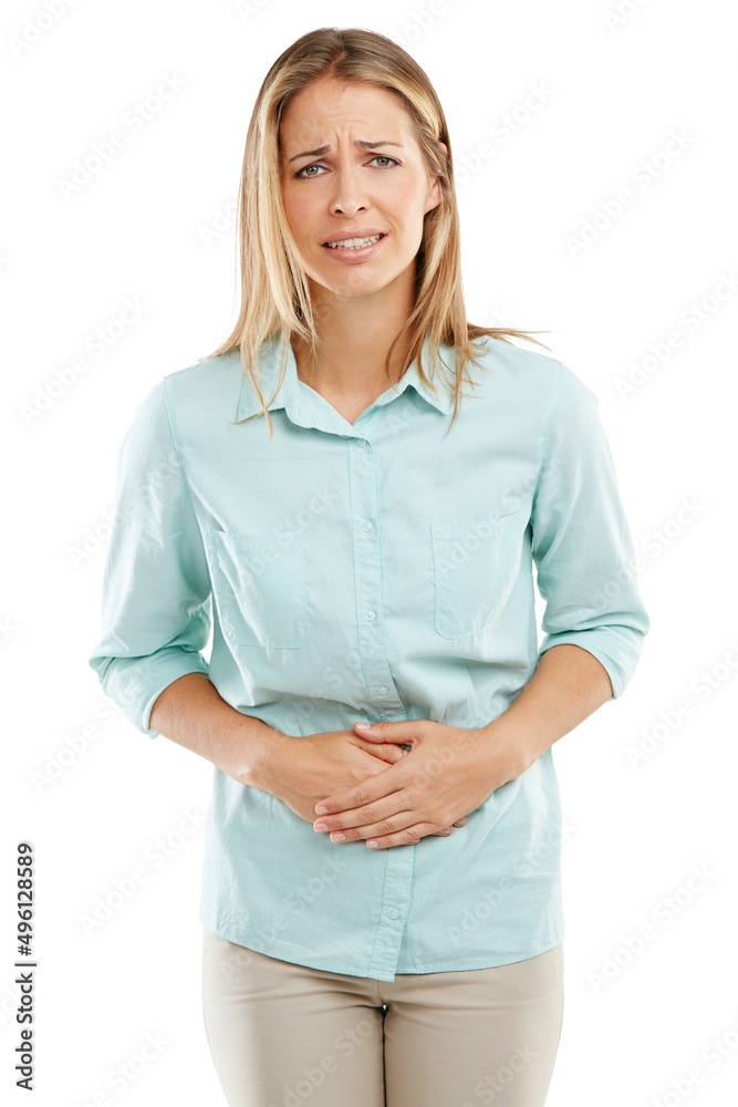 可能是我吃了什么吗？一个不开心的女人把疼痛的肚子靠在白色的背上的照片