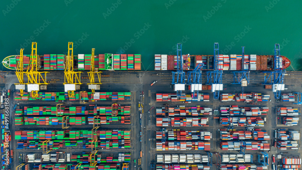 海港集装箱船鸟瞰图，全球商业物流进出口货运t
