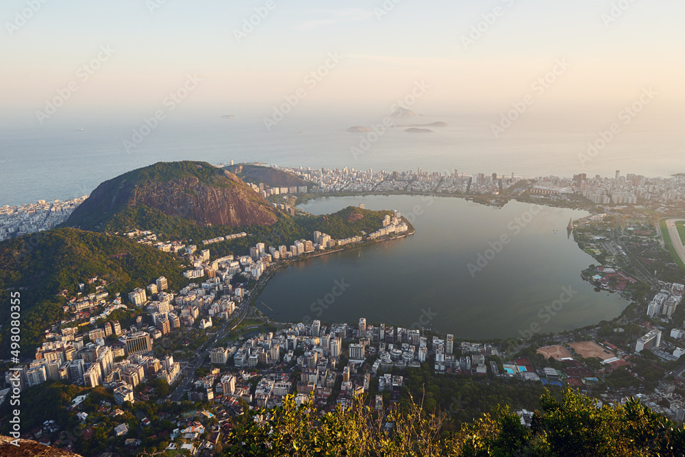 冒险在等着你。里约热内卢的高角度拍摄。