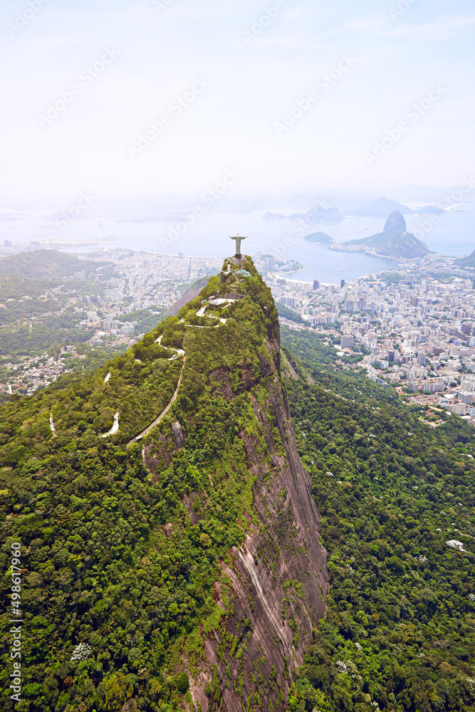 里奥斯最著名的纪念碑救世主基督。巴西里约热内卢鸟瞰图。