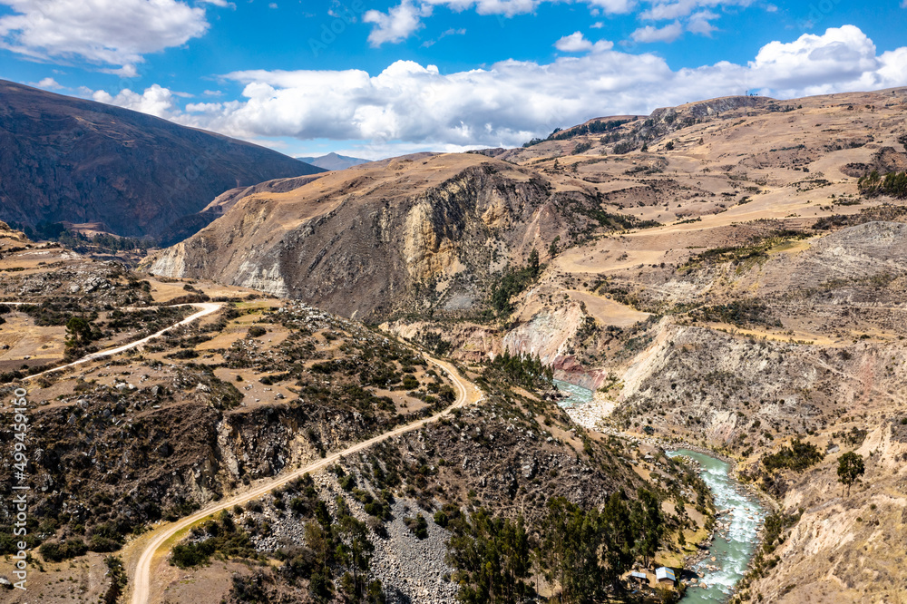 秘鲁安第斯山脉朱宁的Aimaraes河
