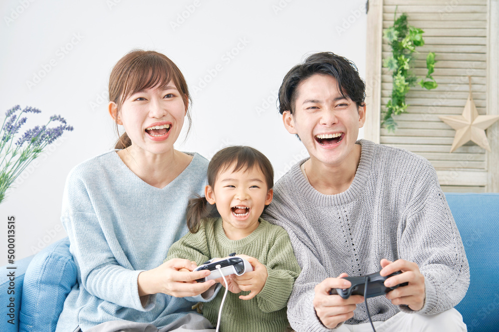 家族　テレビゲーム　リビング