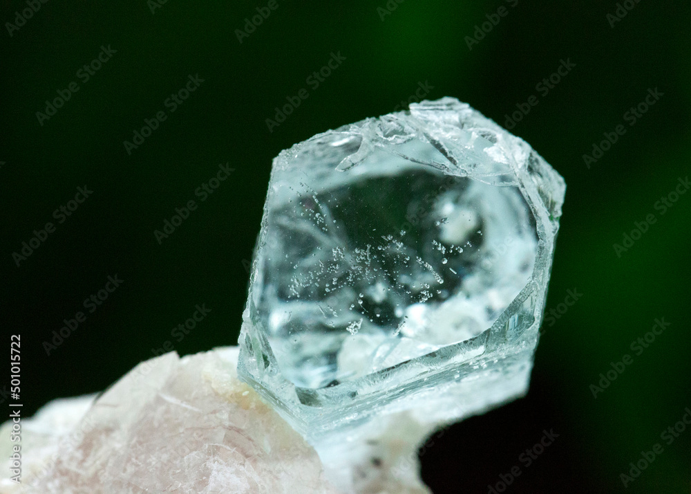 海蓝宝石矿物标本石头岩石地质宝石水晶